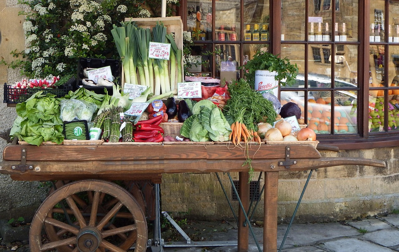 Lokale groenten op een houten tafel